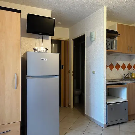 Joli T2 Climatise Avec Cour Privee Et Parking, A 500m Et Port - Cyprien - Fr-1-793-2 Apartment *