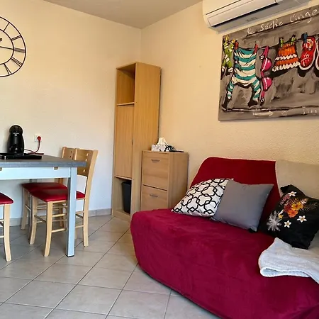 Apartment Joli T2 Climatise Avec Cour Privee Et Parking, A 500m Et Port - Cyprien - Fr-1-793-2